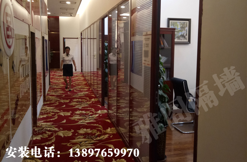 玻璃隔斷站穩(wěn)青海西寧市場(chǎng)先機(jī)贏(yíng)下第一步棋